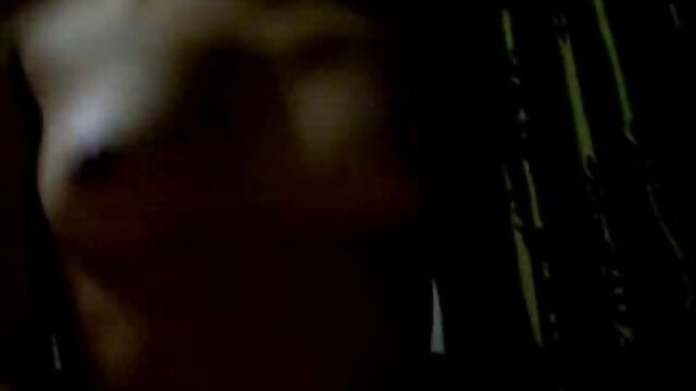 マッサージ師は、ディルドとチップで長い脚のブロンドを刺激します。 鈴木 一徹 えろ 動画