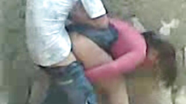 小さな胸の指で長い髪を持つSlut毛深い穴を愛撫 女性 えろ
